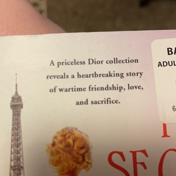 Paperback novel - Picture 4 of 10